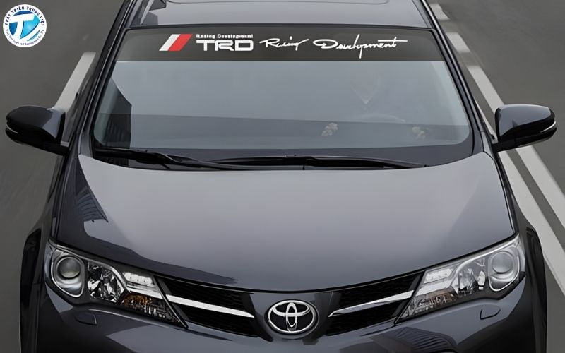 Decal trong dán kính ô tô